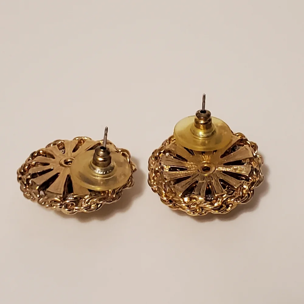 Domed earrings - Picture 2 of 2
